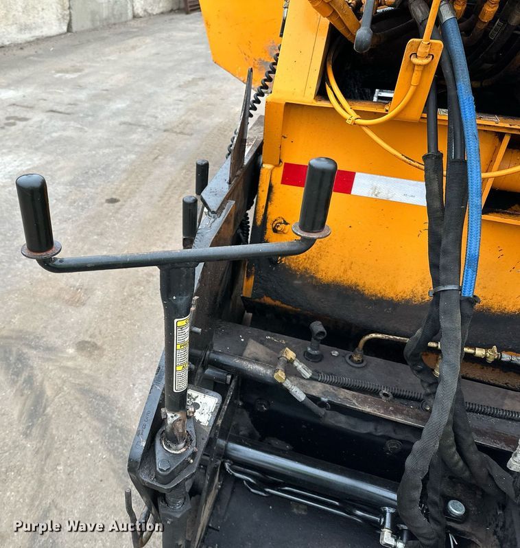 image for item DR4279 2005 Lee Boy  5000 Path Master paver