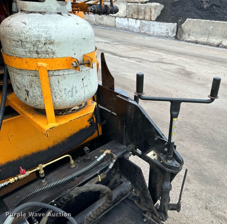 image for item DR4279 2005 Lee Boy  5000 Path Master paver