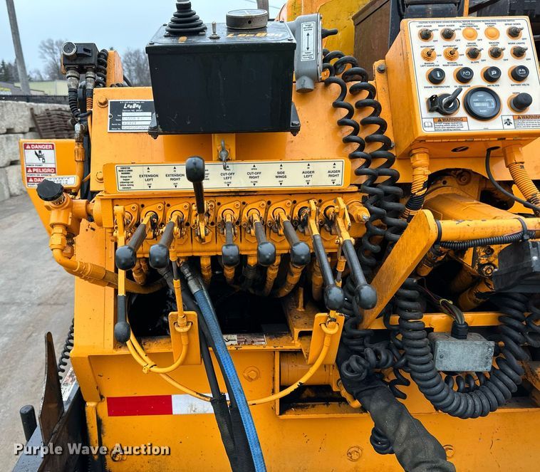 image for item DR4279 2005 Lee Boy  5000 Path Master paver