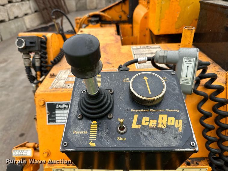 image for item DR4279 2005 Lee Boy  5000 Path Master paver