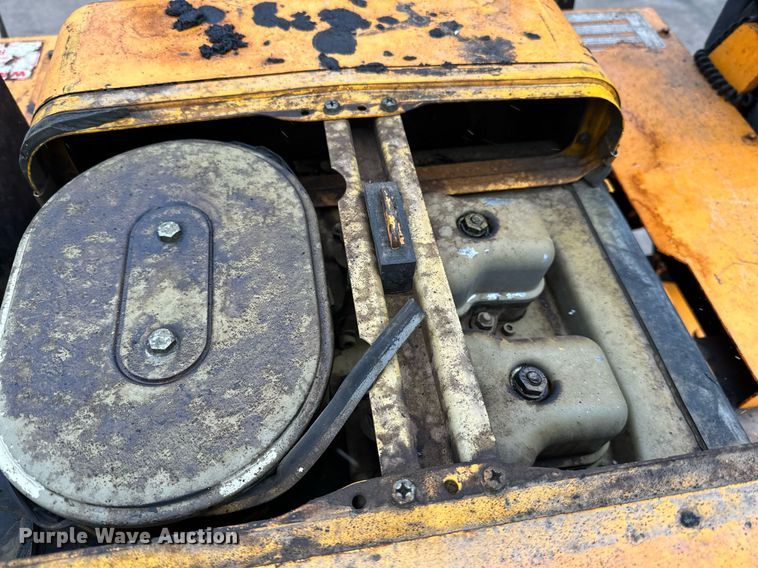 image for item DR4279 2005 Lee Boy  5000 Path Master paver