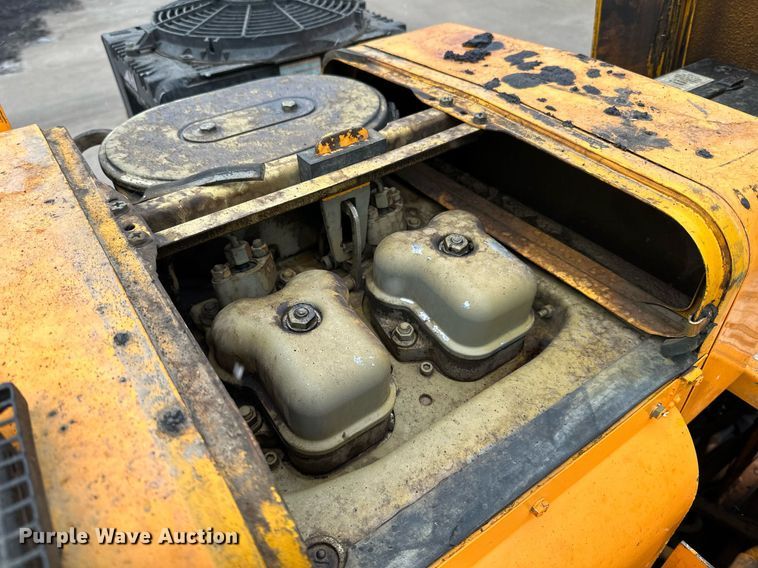 image for item DR4279 2005 Lee Boy  5000 Path Master paver