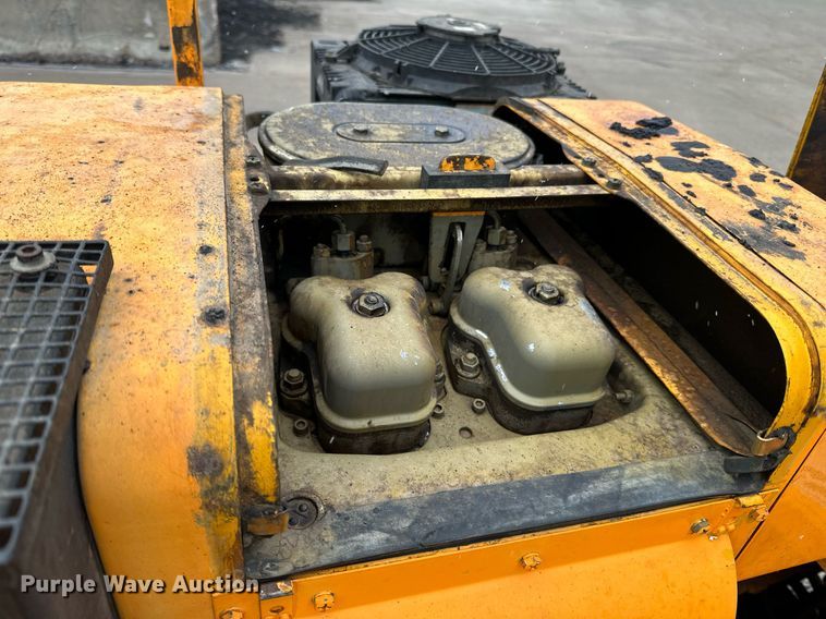 image for item DR4279 2005 Lee Boy  5000 Path Master paver