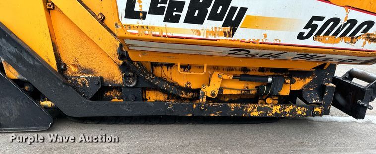 image for item DR4279 2005 Lee Boy  5000 Path Master paver