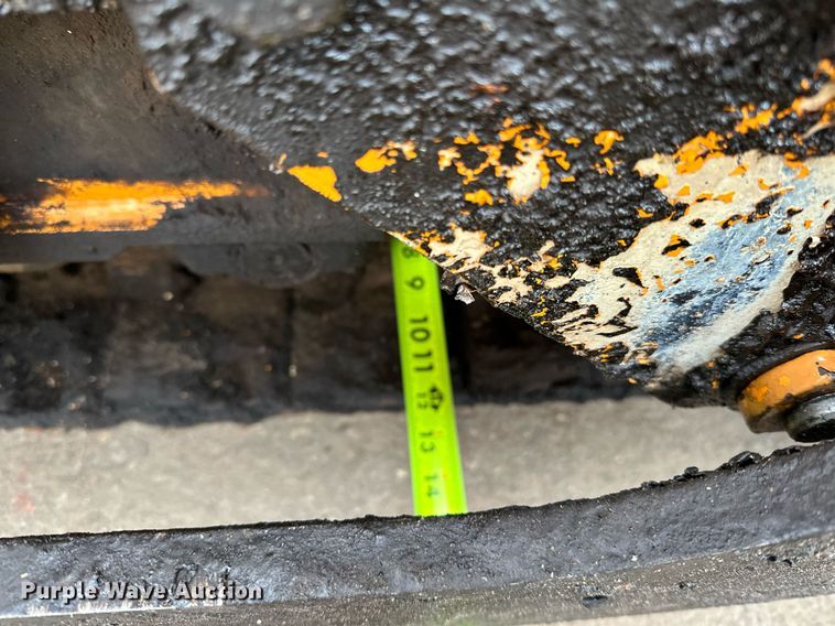 image for item DR4279 2005 Lee Boy  5000 Path Master paver