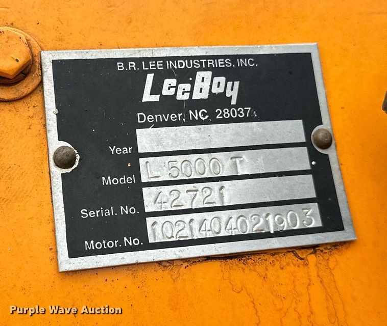 image for item DR4279 2005 Lee Boy  5000 Path Master paver