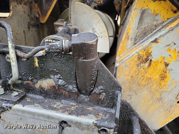 image for item DR4280 2022 Weiler P385B paver