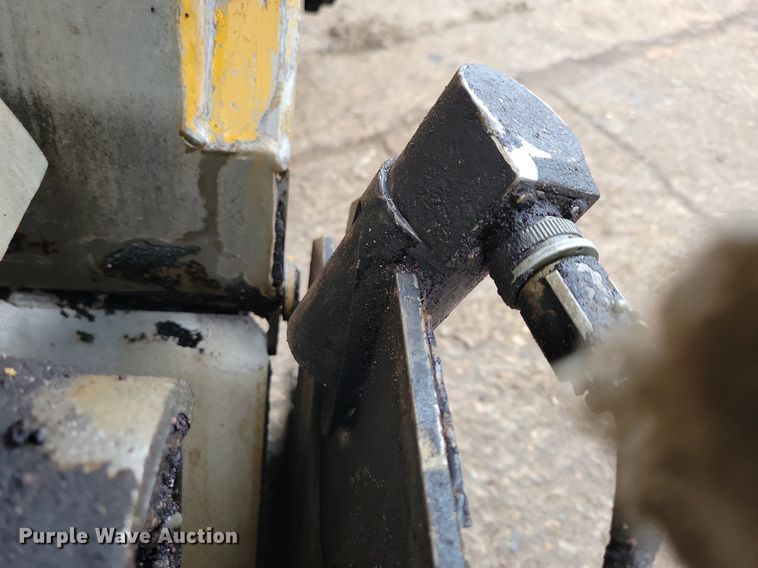 image for item DR4280 2022 Weiler P385B paver