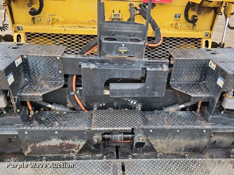 image for item DR4280 2022 Weiler P385B paver