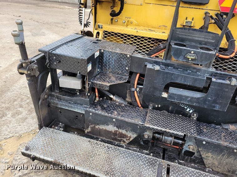 image for item DR4280 2022 Weiler P385B paver