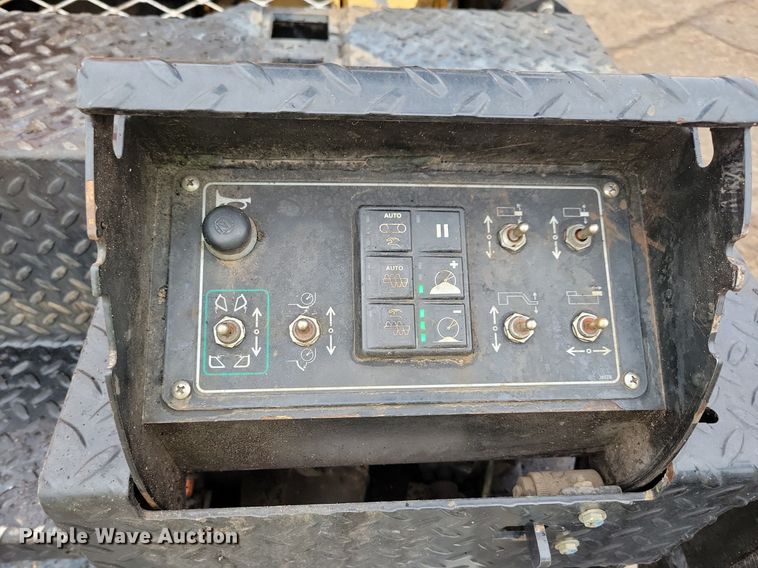 image for item DR4280 2022 Weiler P385B paver