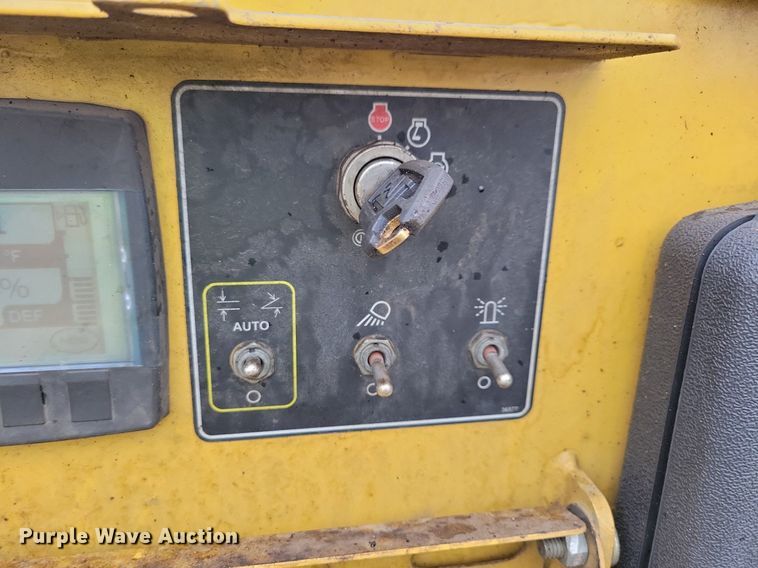 image for item DR4280 2022 Weiler P385B paver