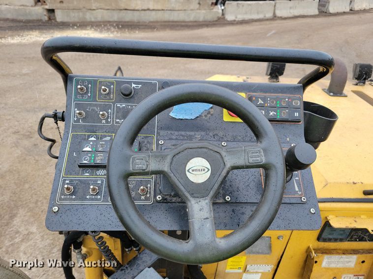 image for item DR4280 2022 Weiler P385B paver