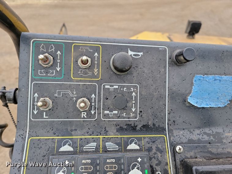 image for item DR4280 2022 Weiler P385B paver