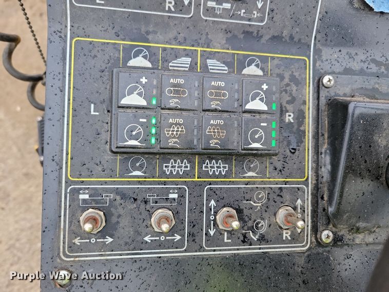 image for item DR4280 2022 Weiler P385B paver