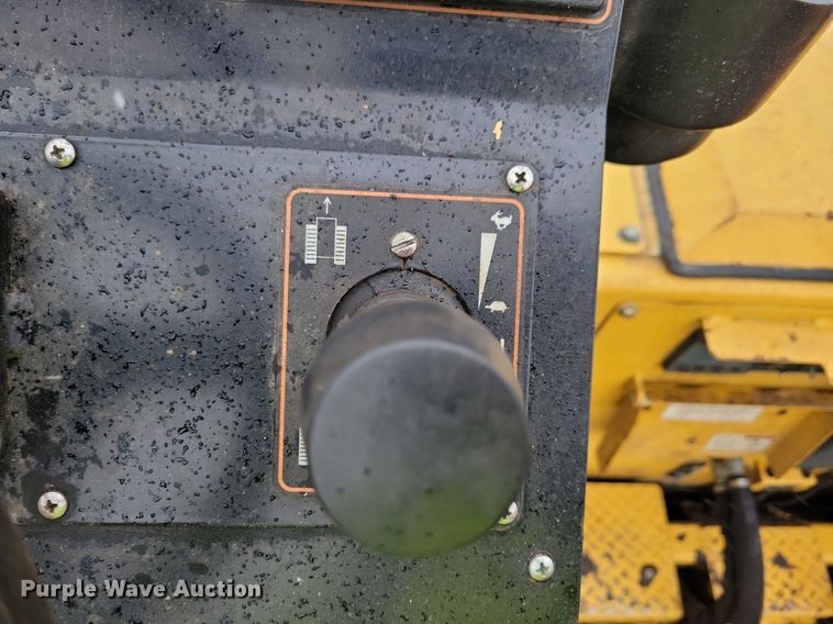 image for item DR4280 2022 Weiler P385B paver