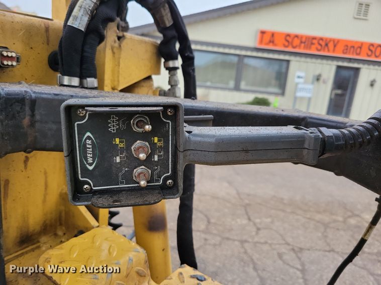 image for item DR4280 2022 Weiler P385B paver