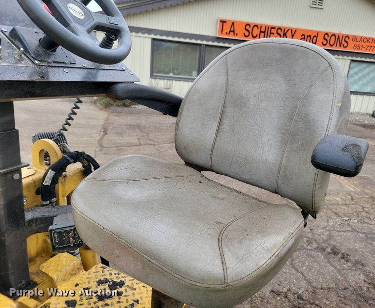 image for item DR4280 2022 Weiler P385B paver