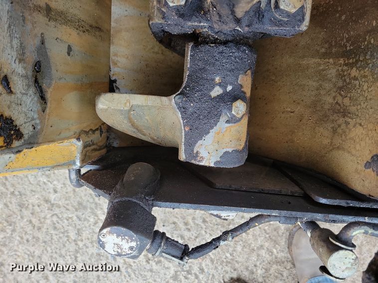 image for item DR4280 2022 Weiler P385B paver