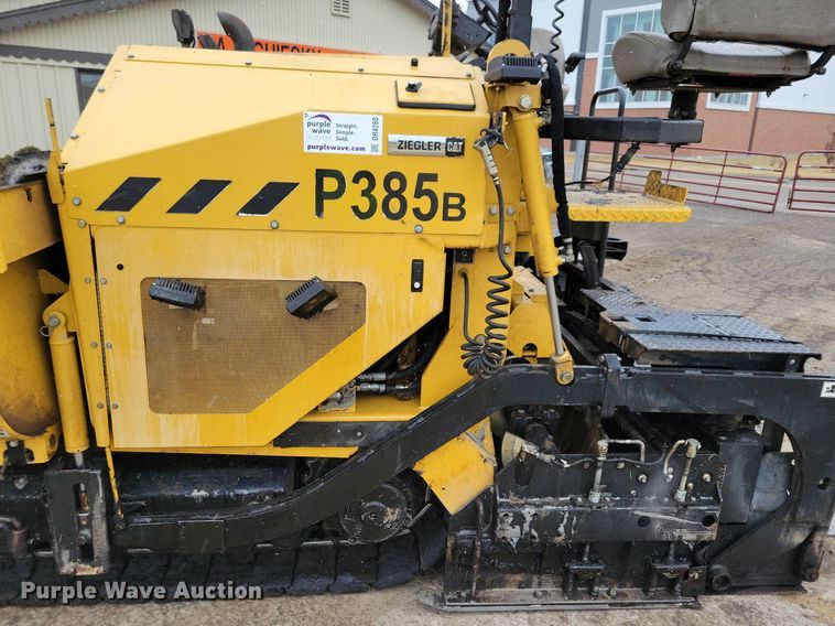 image for item DR4280 2022 Weiler P385B paver