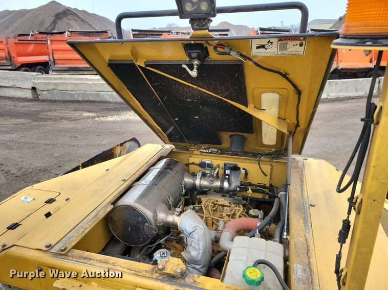 image for item DR4280 2022 Weiler P385B paver