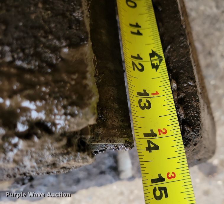 image for item DR4280 2022 Weiler P385B paver