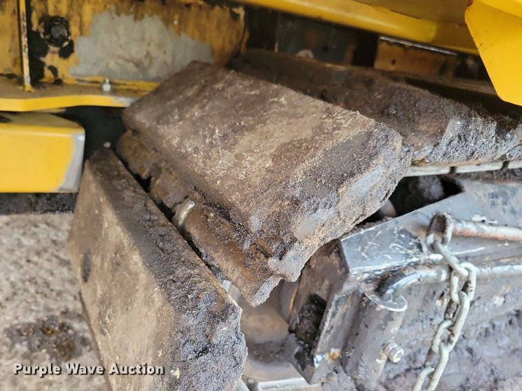 image for item DR4280 2022 Weiler P385B paver