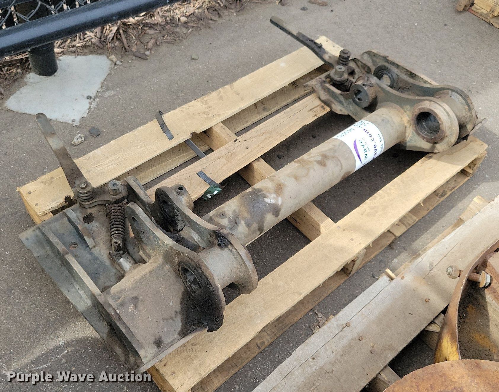 Manual quick attach in St. Paul, MN | Item DG0563 for sale | Purple Wave