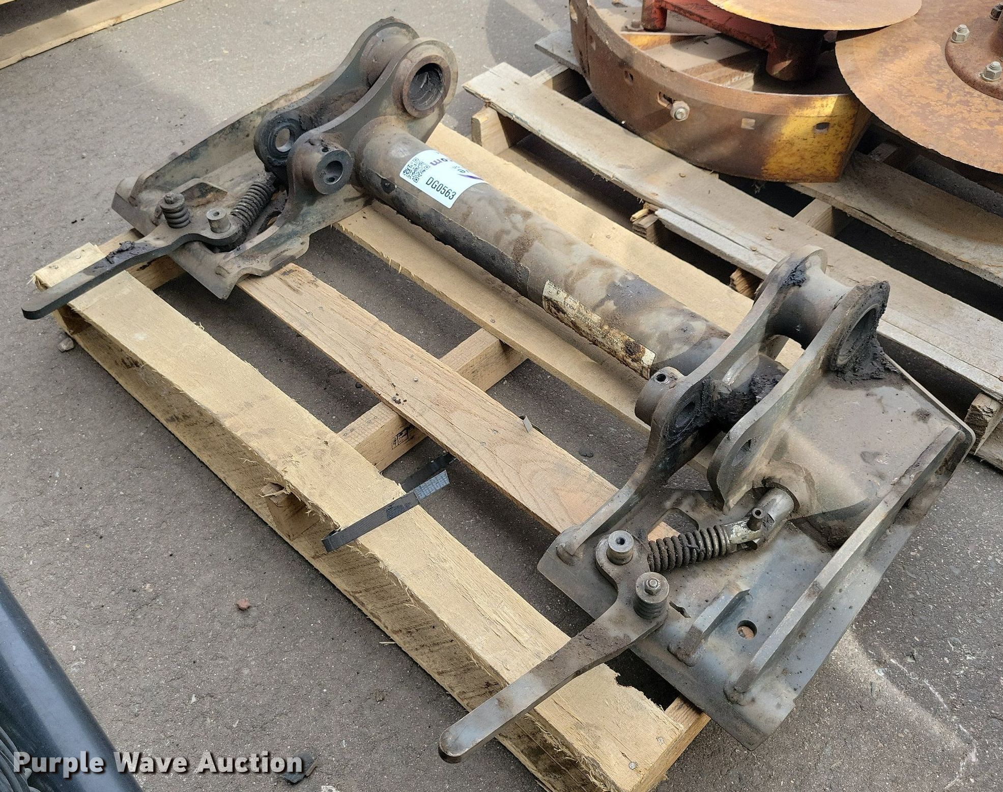 Manual quick attach in St. Paul, MN | Item DG0563 for sale | Purple Wave
