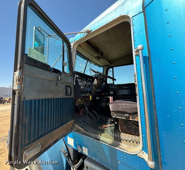 image for item DK6803 1998 Kenworth T800 semi truck