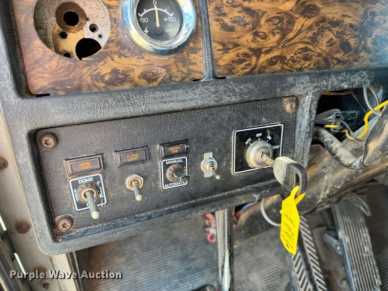 image for item DK6803 1998 Kenworth T800 semi truck