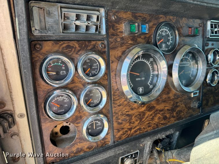 image for item DK6803 1998 Kenworth T800 semi truck