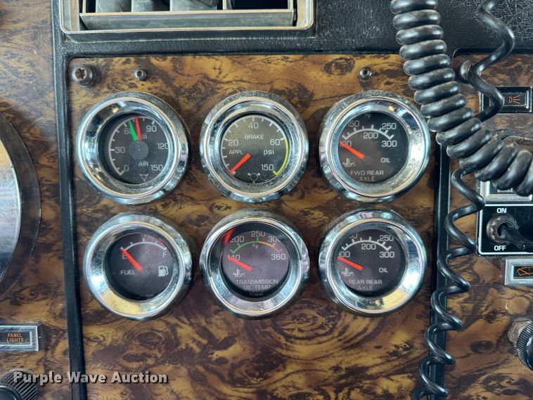 image for item DK6803 1998 Kenworth T800 semi truck