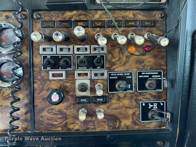 image for item DK6803 1998 Kenworth T800 semi truck