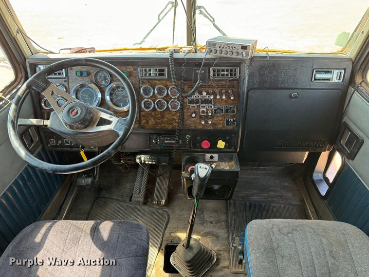 image for item DK6803 1998 Kenworth T800 semi truck