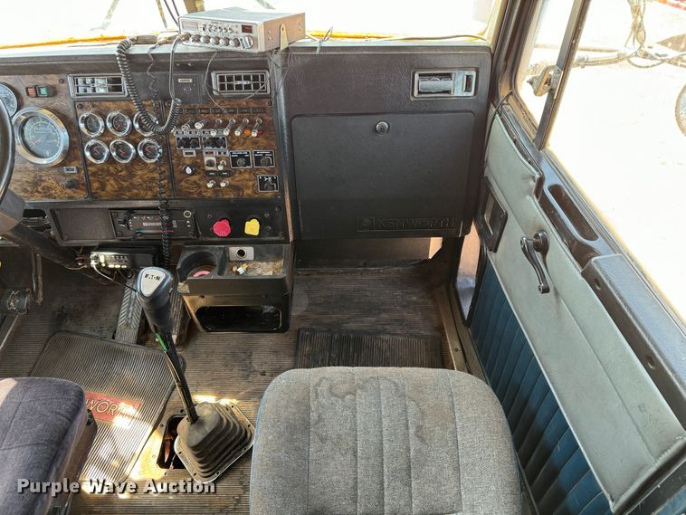 image for item DK6803 1998 Kenworth T800 semi truck