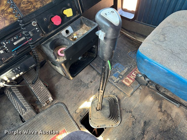 image for item DK6803 1998 Kenworth T800 semi truck