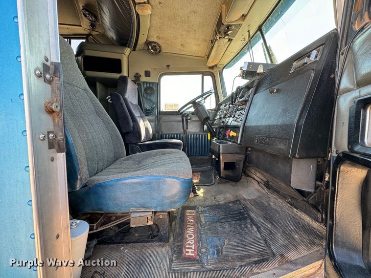 image for item DK6803 1998 Kenworth T800 semi truck