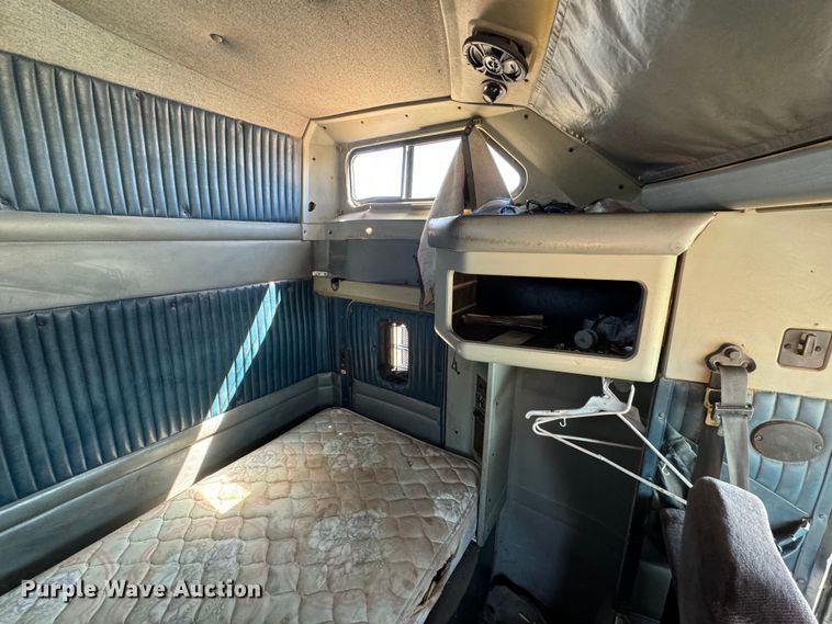 image for item DK6803 1998 Kenworth T800 semi truck