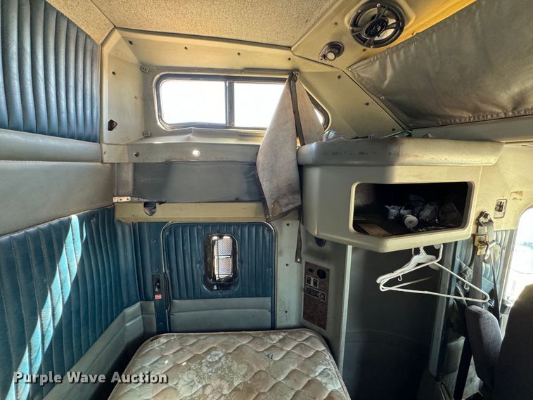 image for item DK6803 1998 Kenworth T800 semi truck