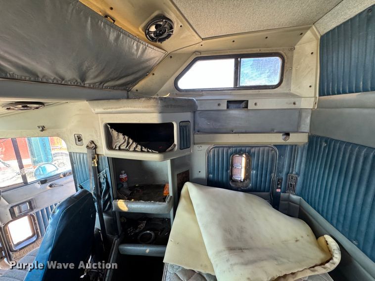 image for item DK6803 1998 Kenworth T800 semi truck