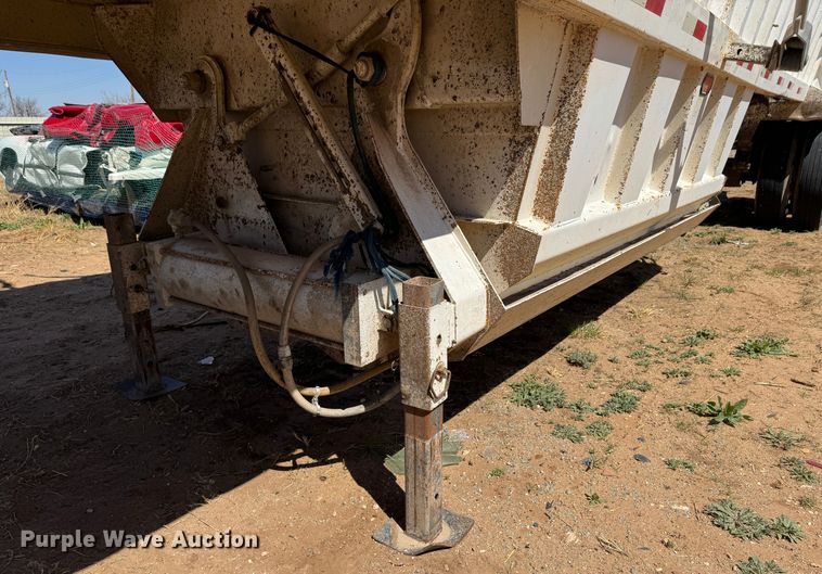 image for item DK6804 2006 CTS BDT-40 bottom dump trailer