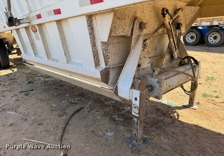 image for item DK6804 2006 CTS BDT-40 bottom dump trailer