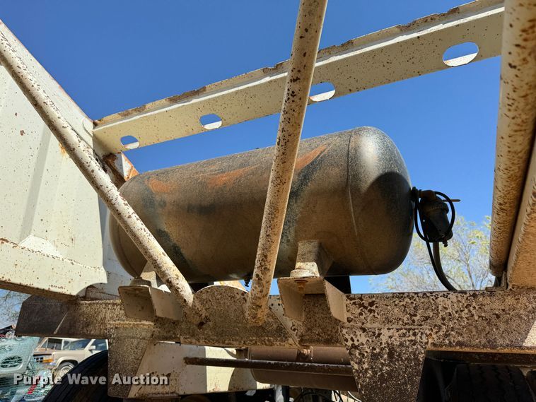 image for item DK6804 2006 CTS BDT-40 bottom dump trailer