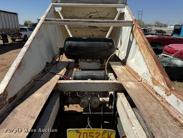 image for item DK6804 2006 CTS BDT-40 bottom dump trailer