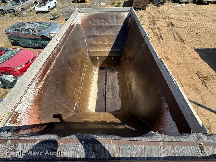 image for item DK6804 2006 CTS BDT-40 bottom dump trailer