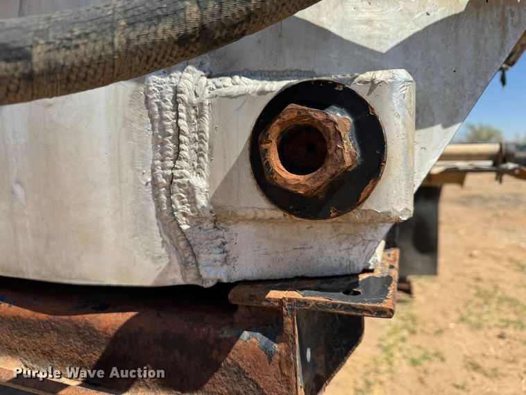 image for item DK6805 2000 Red River Manufacturing live bottom trailer