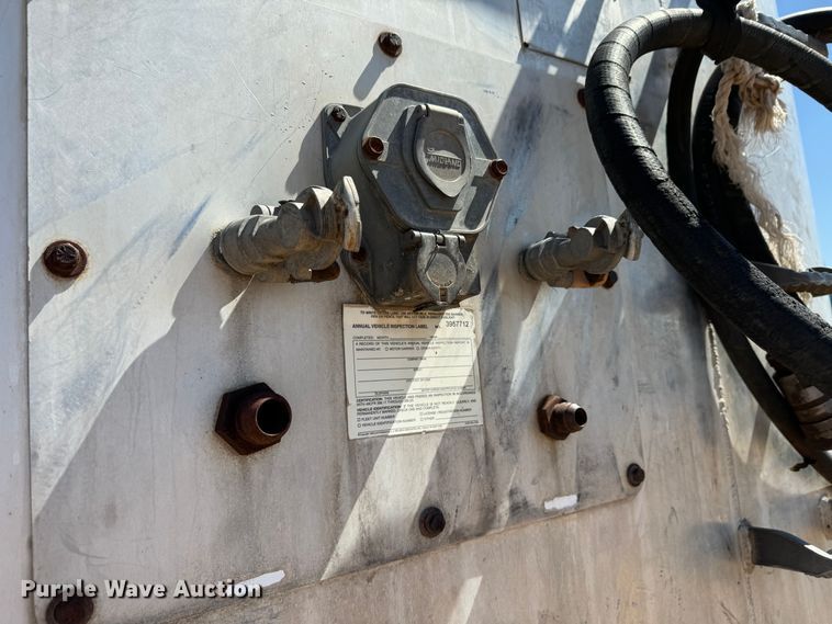 image for item DK6805 2000 Red River Manufacturing live bottom trailer