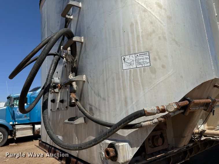 image for item DK6805 2000 Red River Manufacturing live bottom trailer