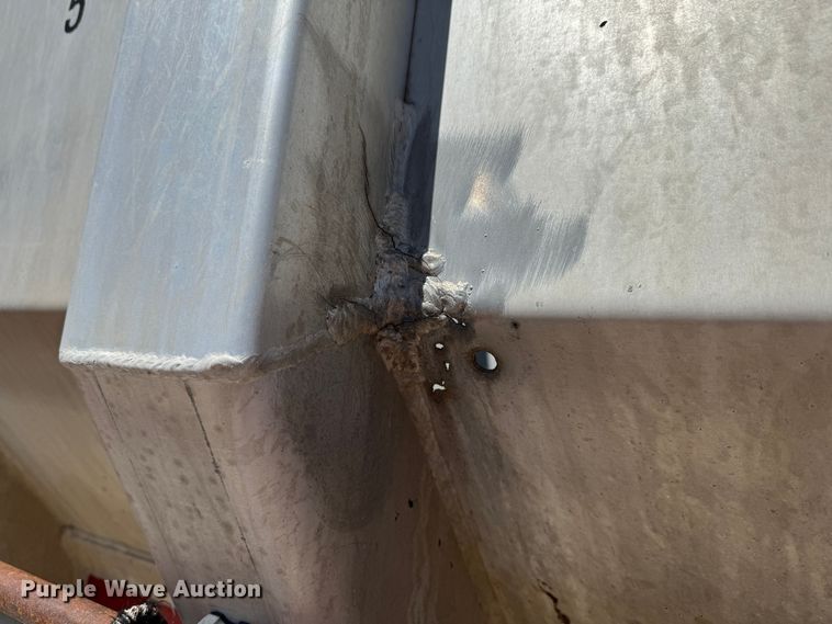 image for item DK6805 2000 Red River Manufacturing live bottom trailer